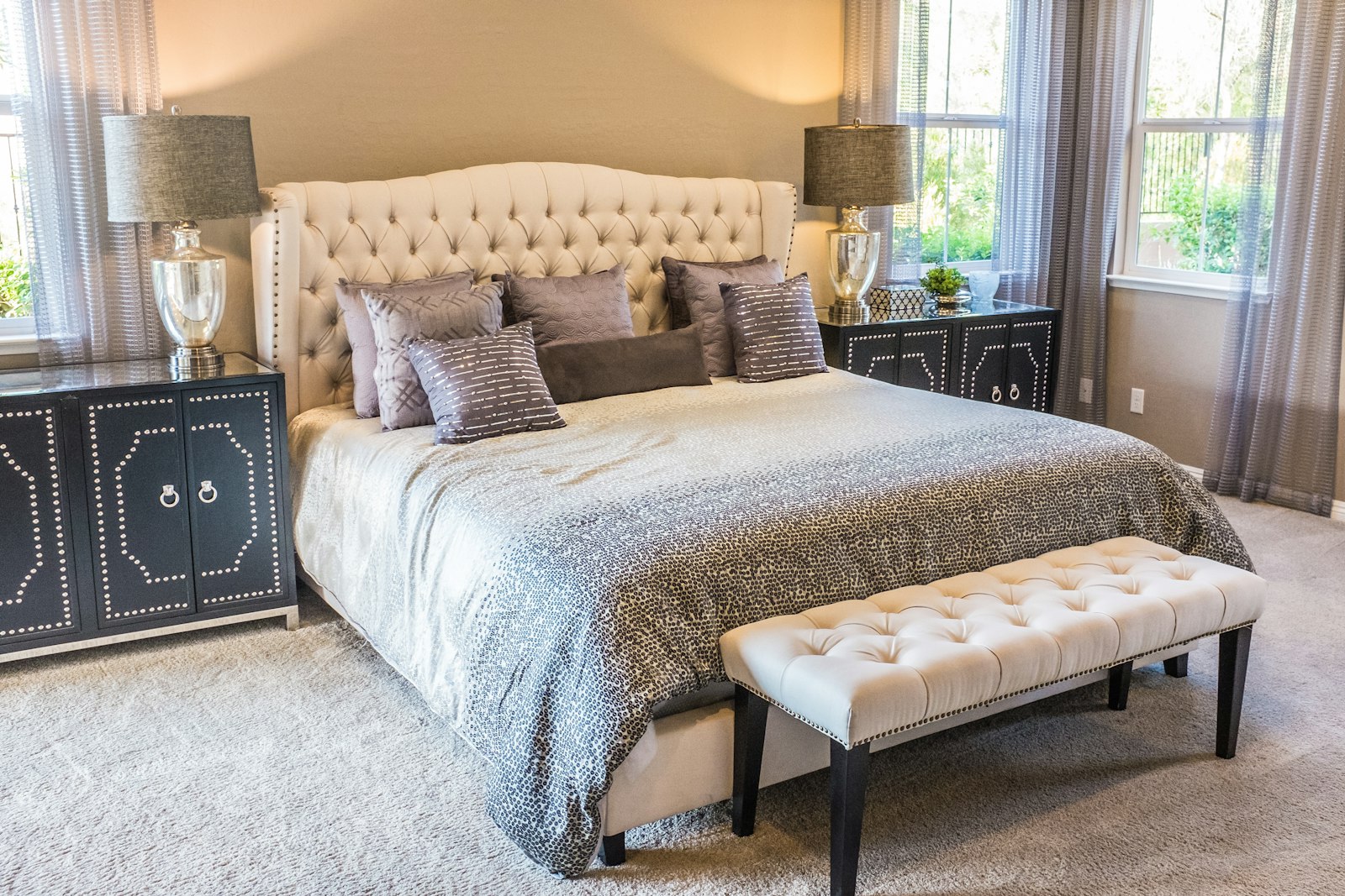 Interieur lumineux aux tons blancs et beige pour la maison